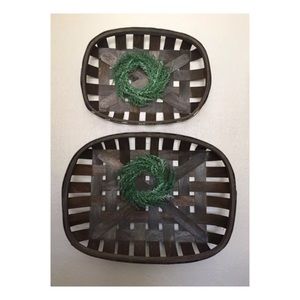 New set of tobacco baskets & wreaths